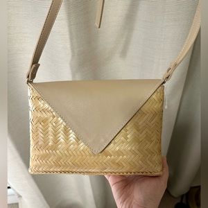 Straw shoulder bag